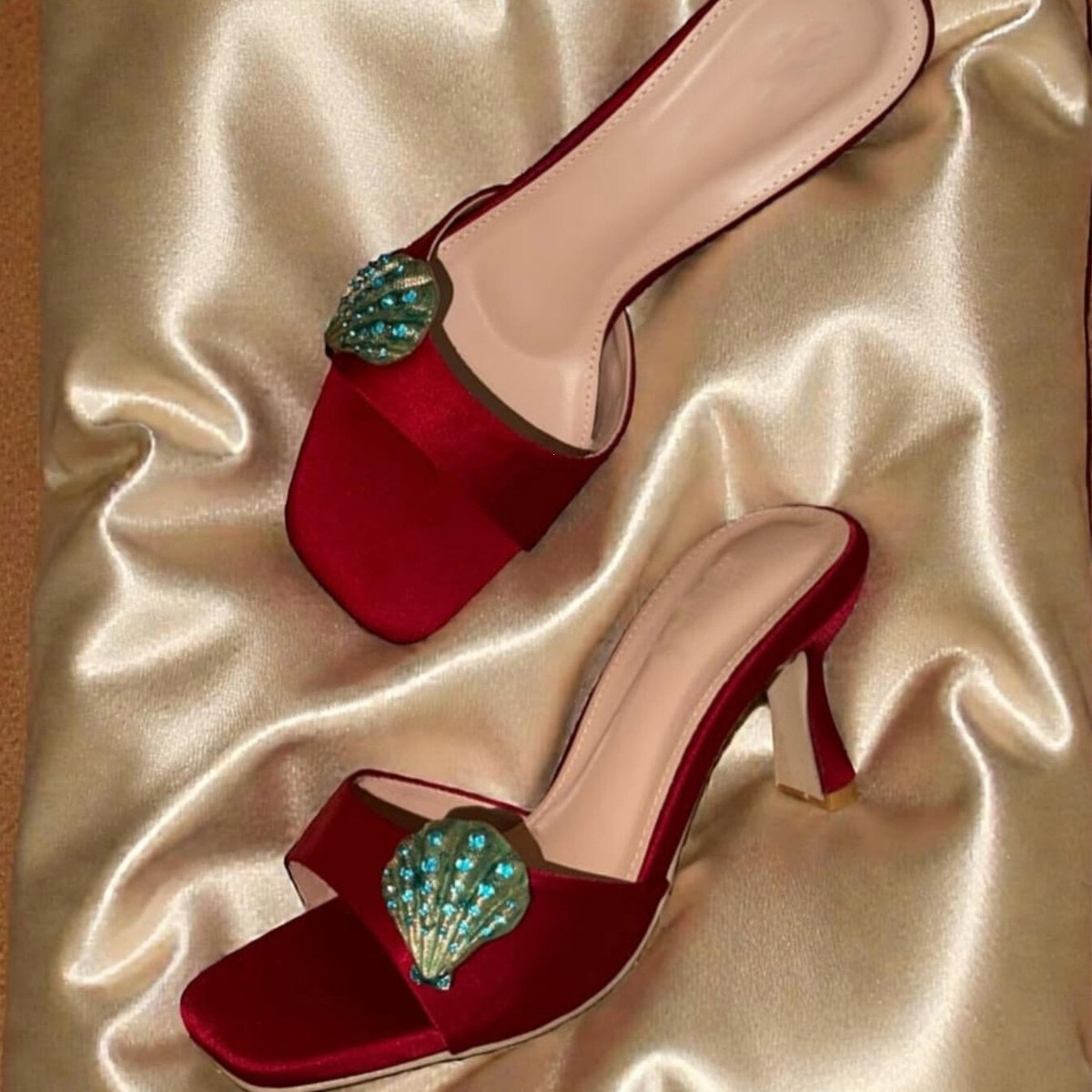 Thai Strass-Sandalen mit quadr – Sandals Bewertung und Preis